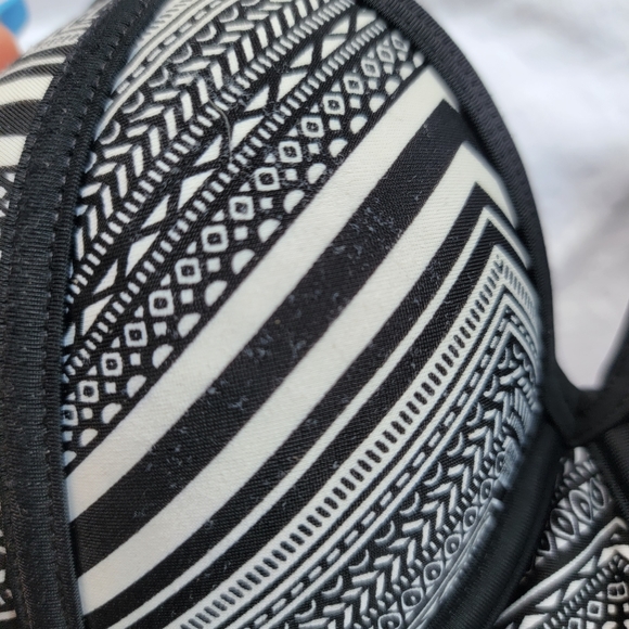 Black and White Patterned Bikini - Picture 6 of 12